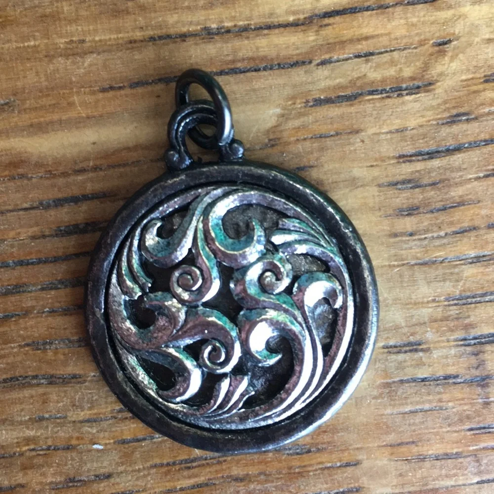 Swirls Charm Pendant - Picture 7 of 7